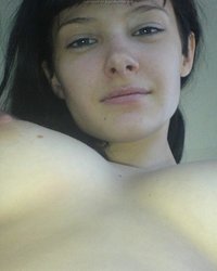 Молодая брюнеточка насасывает член 2 фотография Молодая брюнеточка насасывает член 2 фотография