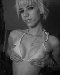 Сучка с хорошей попкой весьма откровенна 20 фотография Сучка с хорошей попкой весьма откровенна 20 фотография