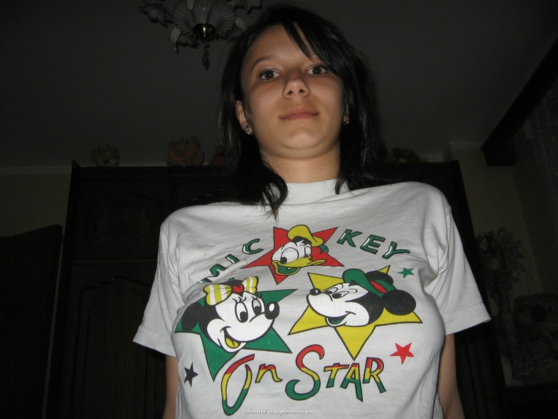 Студентка крутит попкой перед парнем 17 фото