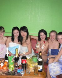 Встреча бывших однокурсниц в сауне 30 фотография