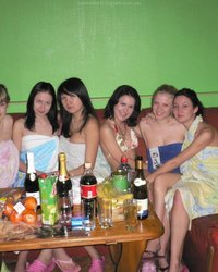 Встреча бывших однокурсниц в сауне 31 фотография