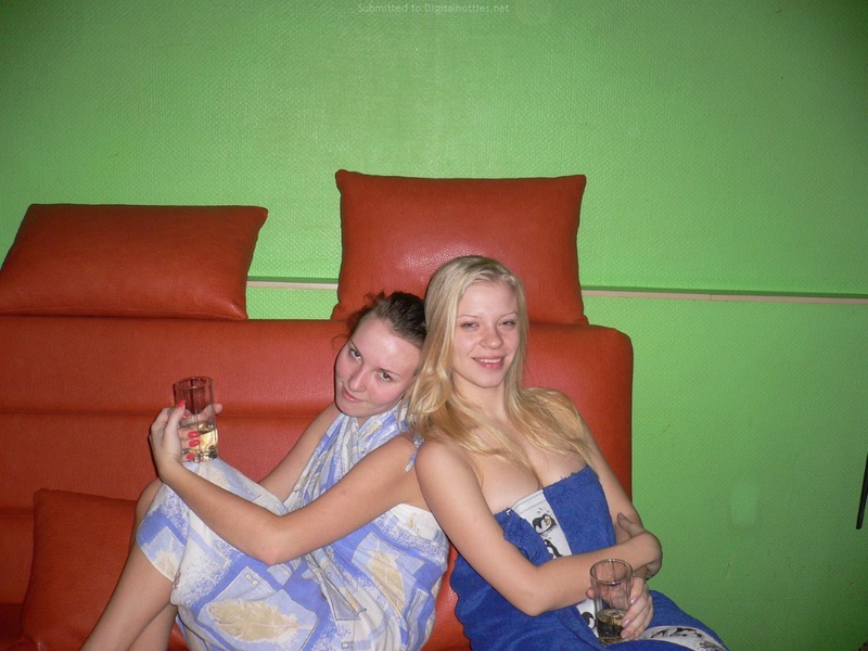 Встреча бывших однокурсниц в сауне 23 фото