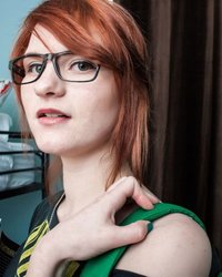 Шатенка без комплексов позирует в комнате студенческого кампуса 10 фотография Шатенка без комплексов позирует в комнате студенческого кампуса 10 фотография