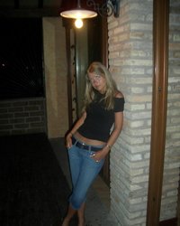 Румяная блондинка расслабляется голышом в номере 2 фотография Румяная блондинка расслабляется голышом в номере 2 фотография