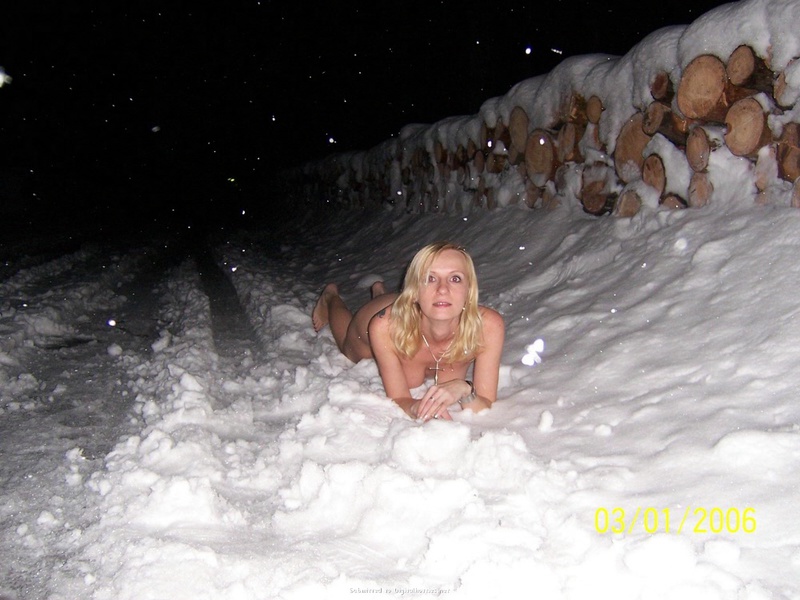 Девушки любят секс в любое время года 14 фото