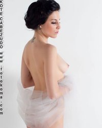 Шикарная брюнетка с прозрачной шалью 16 фотография Шикарная брюнетка с прозрачной шалью 16 фотография