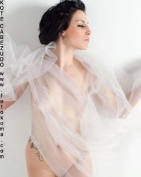 Шикарная брюнетка с прозрачной шалью 38 фотография Шикарная брюнетка с прозрачной шалью 38 фотография