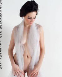 Шикарная брюнетка с прозрачной шалью 37 фотография Шикарная брюнетка с прозрачной шалью 37 фотография