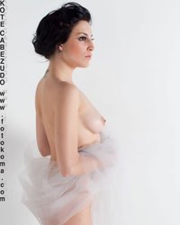 Шикарная брюнетка с прозрачной шалью 26 фотография Шикарная брюнетка с прозрачной шалью 26 фотография