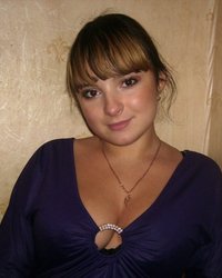 Студентка в чулках раздевается на кровати 1 фотография Студентка в чулках раздевается на кровати 1 фотография