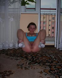 Деваха сует в пилотку все, что попадается ей под руку 23 фотография Деваха сует в пилотку все, что попадается ей под руку 23 фотография