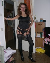 Юля встретила друга дома в сексуальном белье 1 фотография Юля встретила друга дома в сексуальном белье 1 фотография