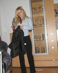 Парень снимает подружку, которая в ванной приводит себя в порядок 11 фотография Парень снимает подружку, которая в ванной приводит себя в порядок 11 фотография