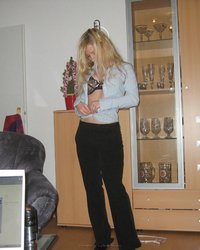 Парень снимает подружку, которая в ванной приводит себя в порядок 23 фотография Парень снимает подружку, которая в ванной приводит себя в порядок 23 фотография