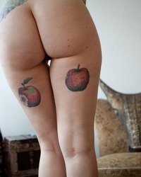 Любительница татуировок разделась, чтобы показать все узоры на теле 10 фотография Любительница татуировок разделась, чтобы показать все узоры на теле 10 фотография