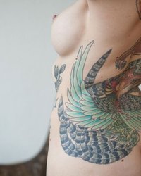 Любительница татуировок разделась, чтобы показать все узоры на теле 29 фотография Любительница татуировок разделась, чтобы показать все узоры на теле 29 фотография