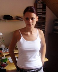 Прелестница завлекает друга в постель оголенным телом 1 фотография Прелестница завлекает друга в постель оголенным телом 1 фотография