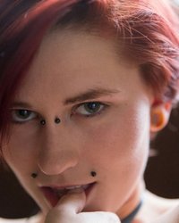 Элла взяла игрушечную камеру в качестве аксессуара 35 фотография Элла взяла игрушечную камеру в качестве аксессуара 35 фотография