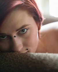 Элла взяла игрушечную камеру в качестве аксессуара 24 фотография Элла взяла игрушечную камеру в качестве аксессуара 24 фотография