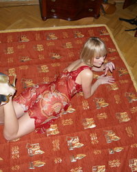 Подруга отодвинула трусики и показала сочные дырки 6 фотография Подруга отодвинула трусики и показала сочные дырки 6 фотография