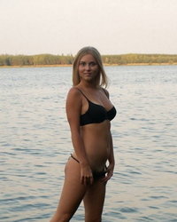 Ева позирует на речке 2 фотография Ева позирует на речке 2 фотография