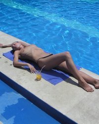 Дамочка расслабляется с мужем на курорте 7 фотография Дамочка расслабляется с мужем на курорте 7 фотография