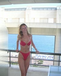 Дамочка расслабляется с мужем на курорте 3 фотография Дамочка расслабляется с мужем на курорте 3 фотография