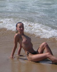 Дамочка расслабляется с мужем на курорте 6 фотография Дамочка расслабляется с мужем на курорте 6 фотография