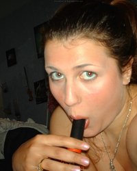 Деваха запихнула в пилотку расческу 7 фотография Деваха запихнула в пилотку расческу 7 фотография