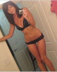 Телки с обнаженными сиськами делают селфи перед камерой 13 фотография Телки с обнаженными сиськами делают селфи перед камерой 13 фотография