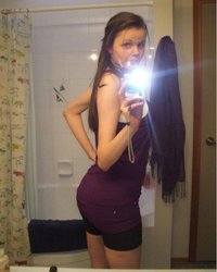 Телки с обнаженными сиськами делают селфи перед камерой 5 фотография Телки с обнаженными сиськами делают селфи перед камерой 5 фотография