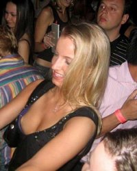 Девушки на вечеринке выпили лишнего и на сцене засветили упругими сиськами 3 фотография Девушки на вечеринке выпили лишнего и на сцене засветили упругими сиськами 3 фотография