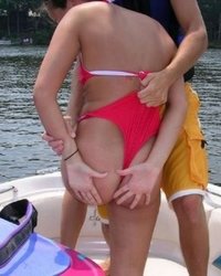 Девахи в сексуальном бикини светят упругими попками 5 фотография Девахи в сексуальном бикини светят упругими попками 5 фотография