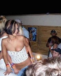 Пьяные бабы на вечеринках светят своими сиськами 13 фотография Пьяные бабы на вечеринках светят своими сиськами 13 фотография