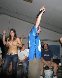 Пьяные бабы на вечеринках светят своими сиськами 9 фотография Пьяные бабы на вечеринках светят своими сиськами 9 фотография