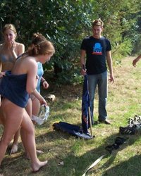 Пьяные бабы на тусовках показывают обнаженные тела 6 фотография Пьяные бабы на тусовках показывают обнаженные тела 6 фотография