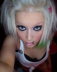 Студентки с обнаженными сиськами делают селфи перед камерой 7 фотография