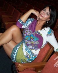 Сексуальные мамаши с большими дойками игриво показывают стриптиз 2 фотография Сексуальные мамаши с большими дойками игриво показывают стриптиз 2 фотография