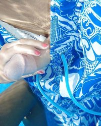 Молодуха в бассейне светит обнаженным телом и отсасывает парню под водой 3 фотография Молодуха в бассейне светит обнаженным телом и отсасывает парню под водой 3 фотография