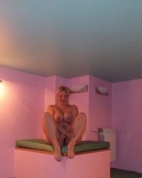 Мамаши в домашней обстановке раздеваются перед хахалями 11 фотография Мамаши в домашней обстановке раздеваются перед хахалями 11 фотография