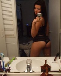 Стройные леди делают селфи в нижнем белье и голышом 1 фотография Стройные леди делают селфи в нижнем белье и голышом 1 фотография