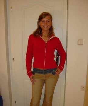 Милаха с упругой попкой отсосала кавалеру перед камерой и отдалась ему