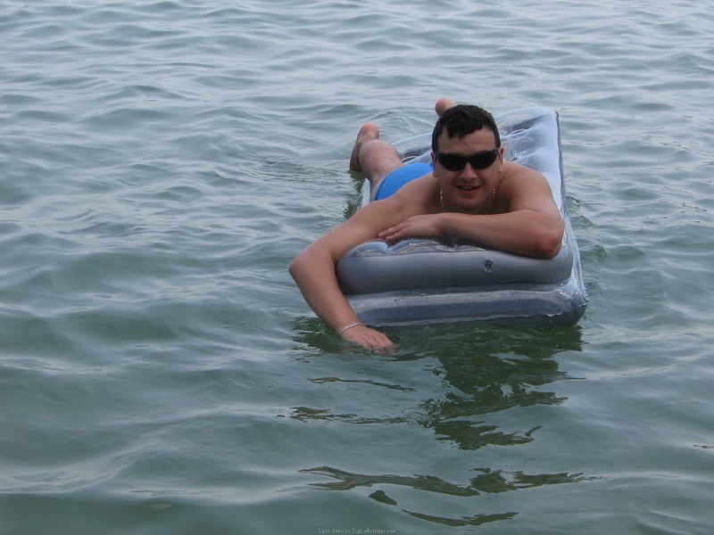 Брюнетка до и в период беременности позирует голышом 13 фото