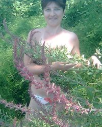 Домашка стройной женщины которая позирует перед хахалем в нижнем белье 18 фотография