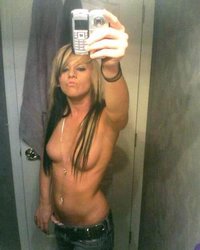 Красивые телочки делают селфи перед зеркалами в нижнем белье 1 фотография Красивые телочки делают селфи перед зеркалами в нижнем белье 1 фотография