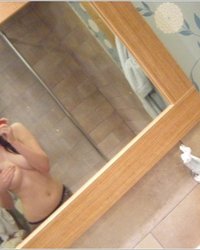 Красивые телочки делают селфи перед зеркалами в нижнем белье 4 фотография Красивые телочки делают селфи перед зеркалами в нижнем белье 4 фотография