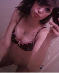 Привлекательные бабы с упругими сиськами делают обнаженное селфи перед зеркалом 9 фотография Привлекательные бабы с упругими сиськами делают обнаженное селфи перед зеркалом 9 фотография