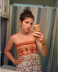 Молодые девушки позируют перед зеркалом в нижнем белье 14 фотография Молодые девушки позируют перед зеркалом в нижнем белье 14 фотография