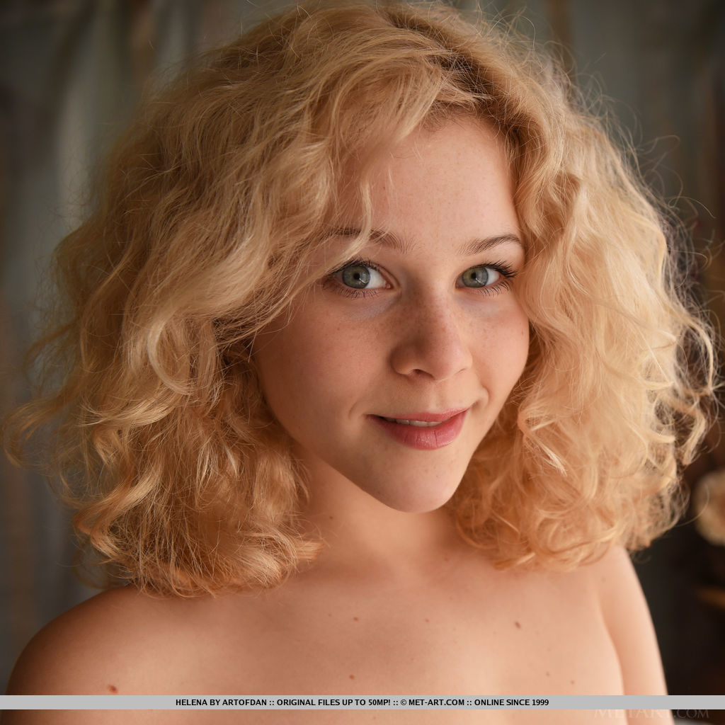 Хелена в красивых трикотажных чулках и больше ни в чем 18 фото