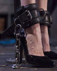 Молодая рабыня подверглась жестким играм БДСМ 7 фотография Молодая рабыня подверглась жестким играм БДСМ 7 фотография